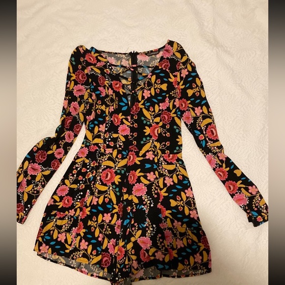 Floral Romper - Picture 5 of 7